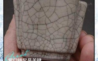 如何通过瓷器的底足判断年代？