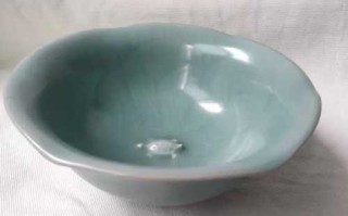 器物鉴定：宋元龙泉窑龟心荷叶花口碗