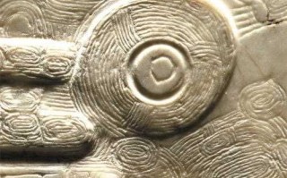 从神徽、砣痕与沁色，读懂良渚玉器真伪