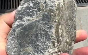 原石长期存放容易干裂，原石保养的几个禁忌
