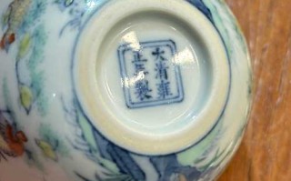 大清雍正款斗彩鸡缸杯鉴定