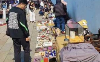 古玩收藏市场的地摊上还能捡漏吗