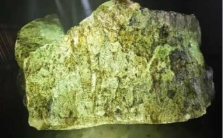 收藏级帝王绿翡翠原石，起步必须是老坑高冰/玻璃种、色浓正阳无灰、无大裂