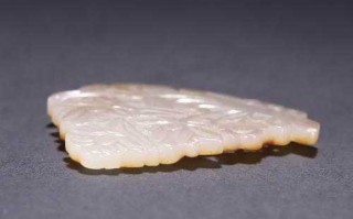 玉料、砣痕、纹饰：区分元代古玉与后世仿品