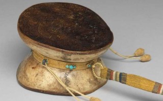 旧西藏贵族与寺使用的人皮嘎巴拉鼓、腿骨号角（冈令）、嘎巴拉颅骨碗、这些藏器你还有胆量收藏吗？