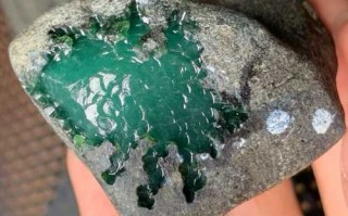 莫湾基黑乌砂翡翠皮壳详解