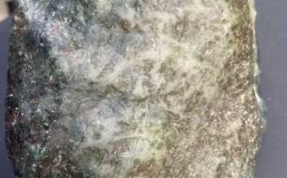 独山玉原石风蚀特征，天然矿皮肌理与人工做旧石皮甄别