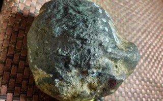 莫湾基黑乌沙翡翠原石