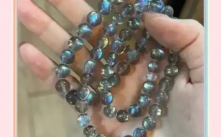 灰月光石（拉长石）：蓝晕流光里的天然宝石
