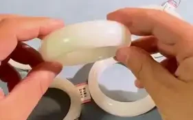 玻璃、树脂、岫玉仿和田玉对比