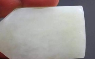 和田玉内部结构细看，天然云絮纹理与人工合成料子差异