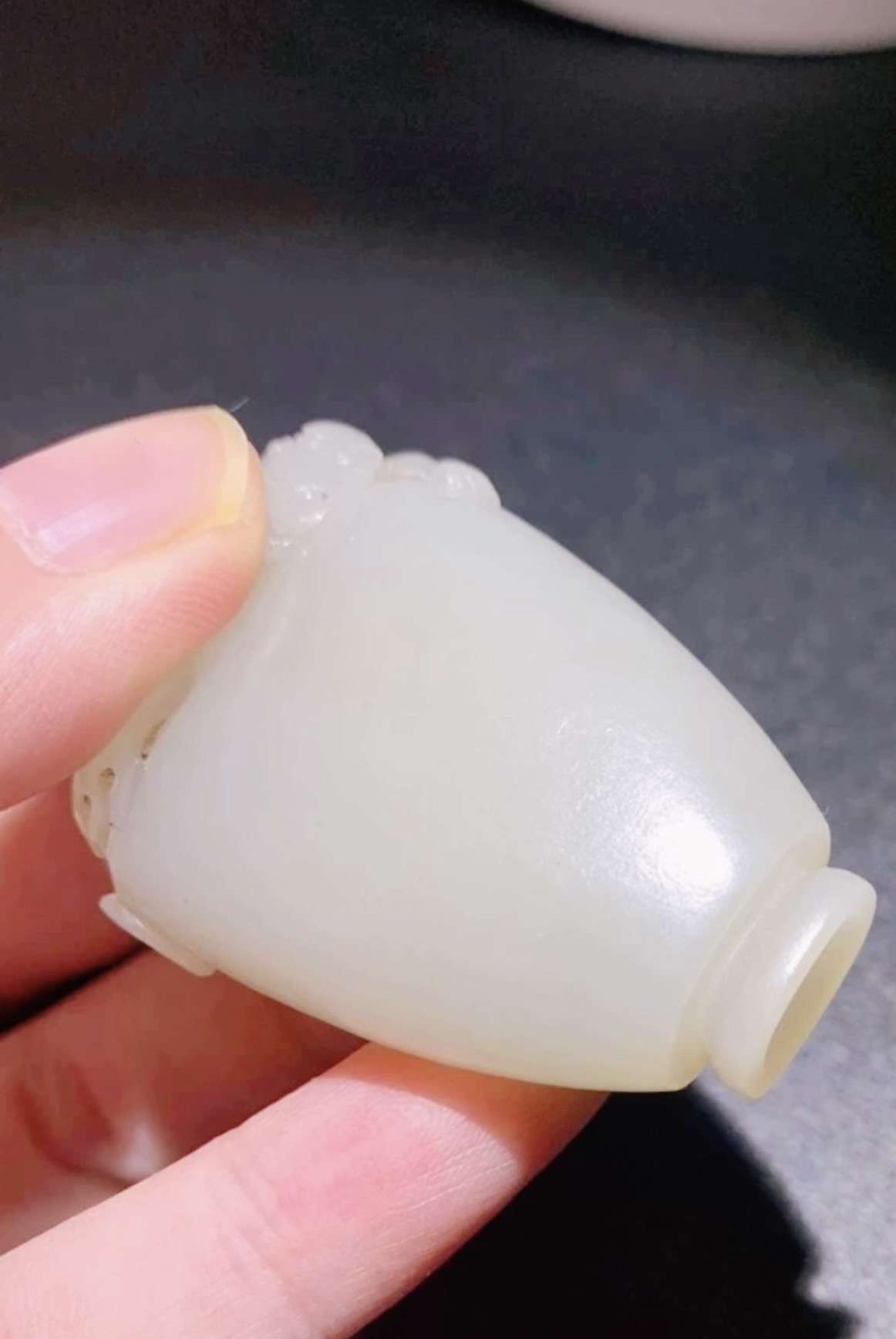 ​清代和田白玉螭蝠纹鼻烟壶深度赏析