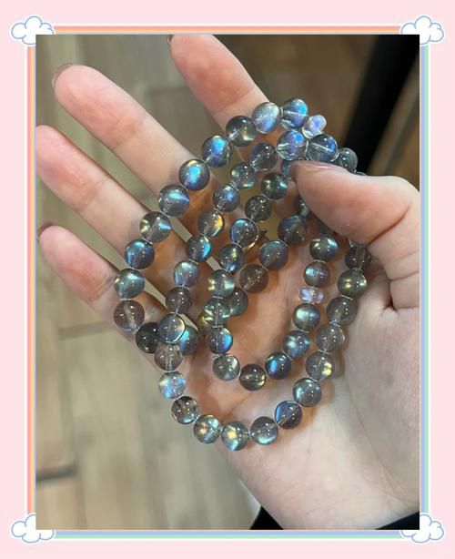 灰月光石（拉长石）：蓝晕流光里的天然宝石