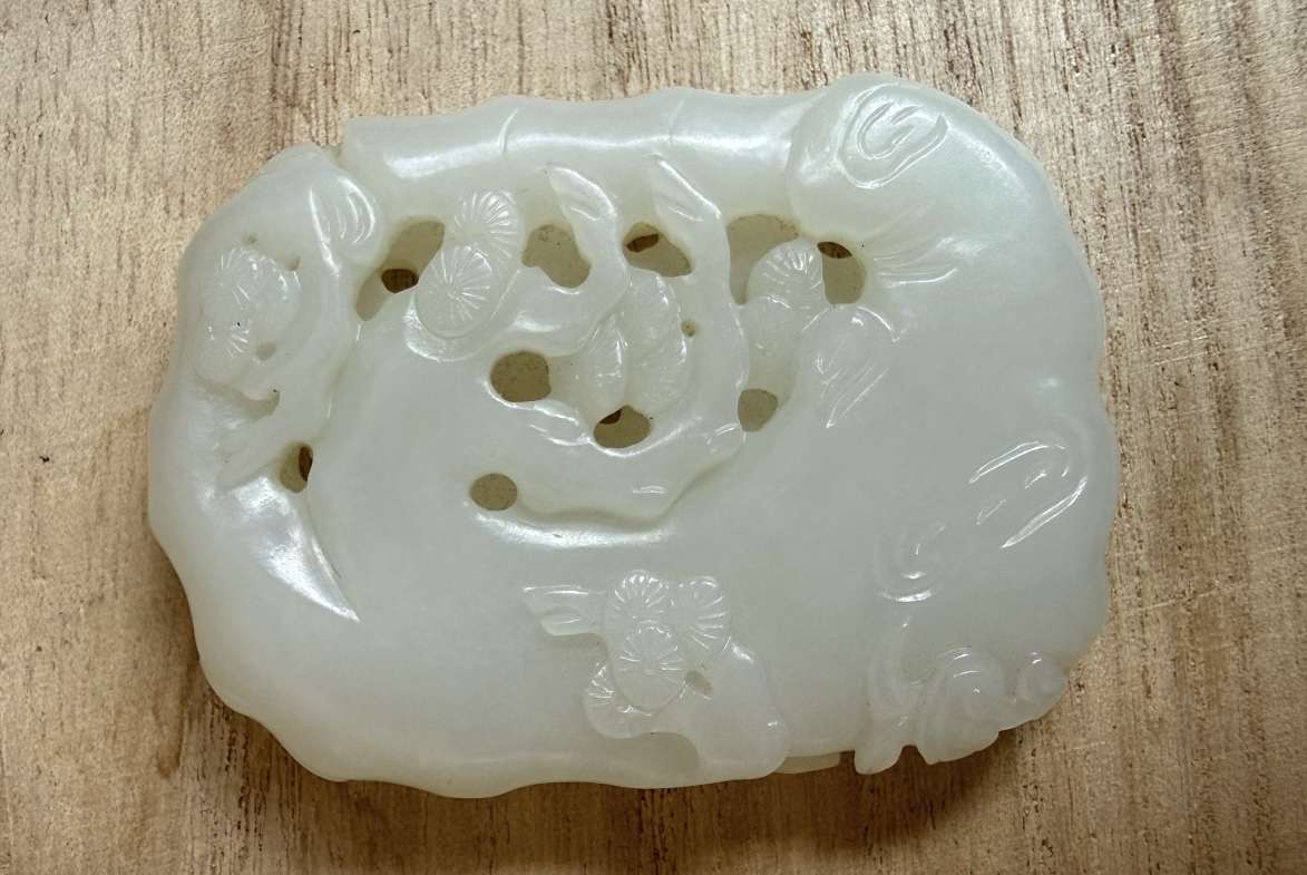 和田白玉镂雕岁寒三友佩|文人风骨与玉中君子 和田白玉镂雕岁寒三友佩|文人风骨与玉中君子