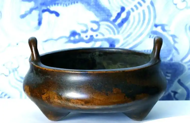 老铜炉鉴定实操，自然光下磨损痕迹看穿仿古铜器
