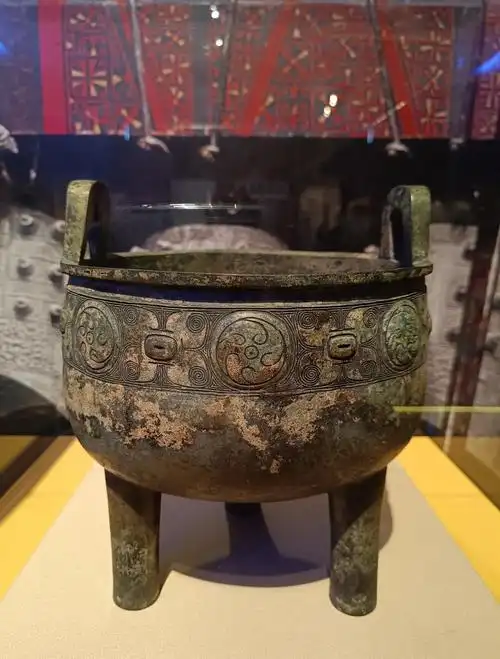商周青铜鼎的造型有哪些特点？