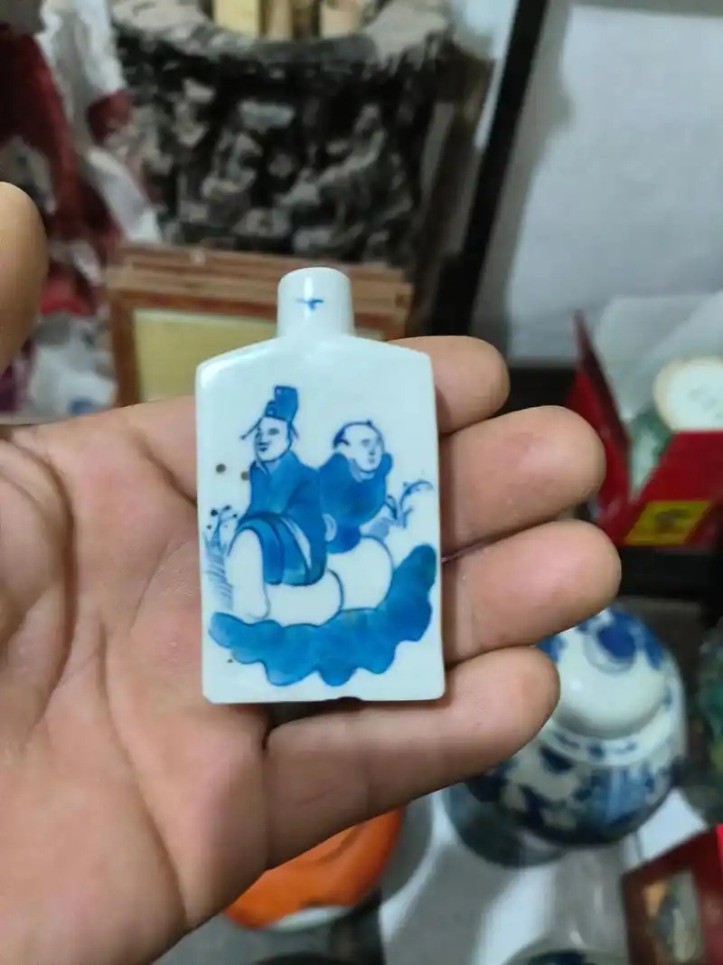 康熙朝鼻烟壶风格特征与时代工艺