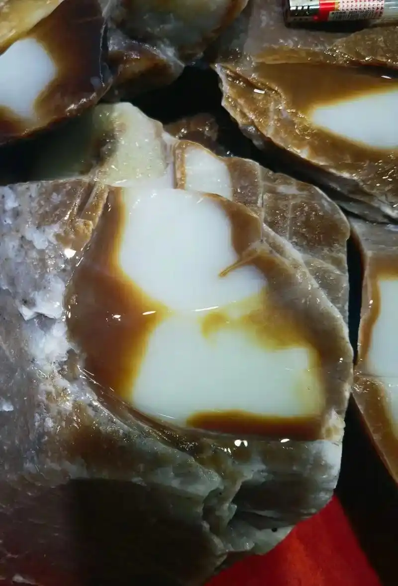 且末产的和田玉有何特点？