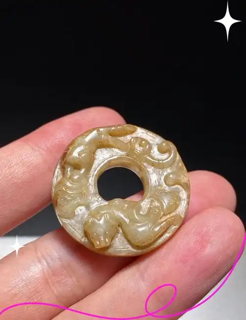 老玉新工 汉代玉璧残件后加刻纹饰