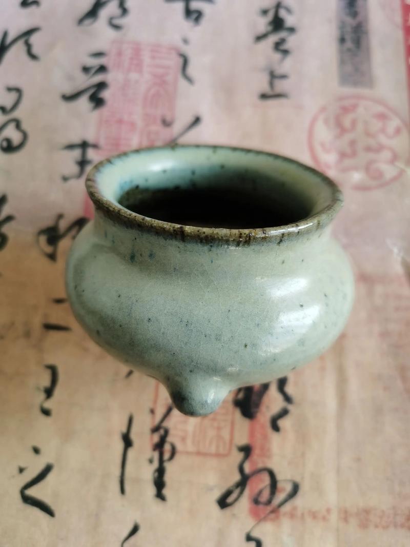 逸风网鉴定：钧窑系三足小炉（图片鉴定）为仿品