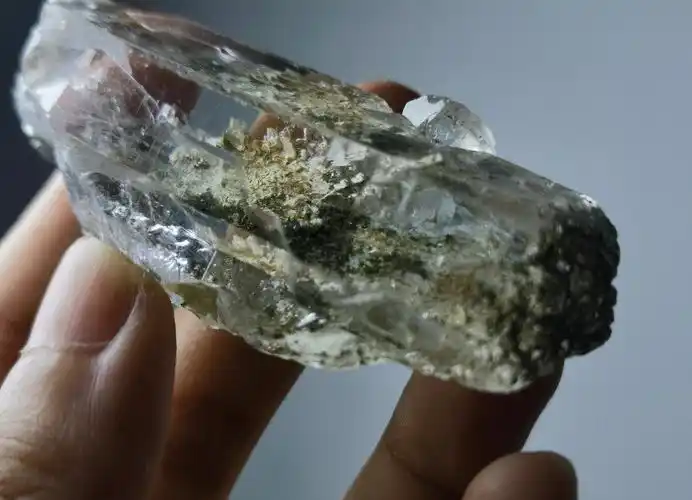 几种常见的水晶原石类型