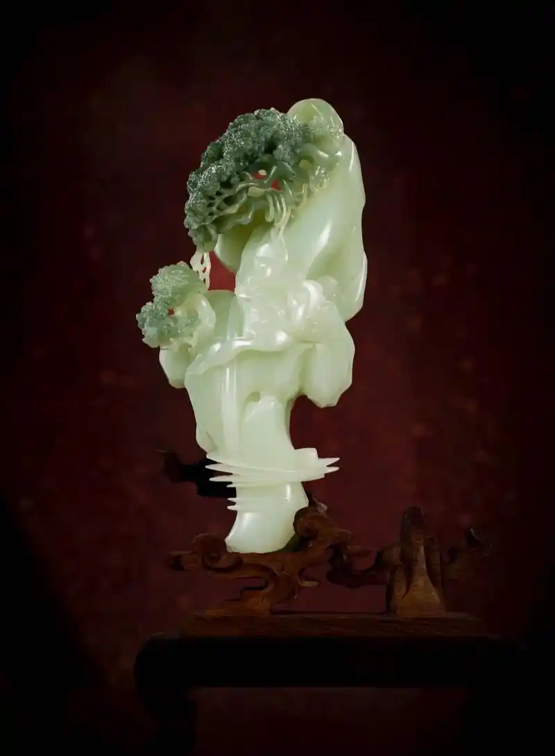 俄玉主流雕刻题材与工艺应用，因材施艺彰显玉料价值
