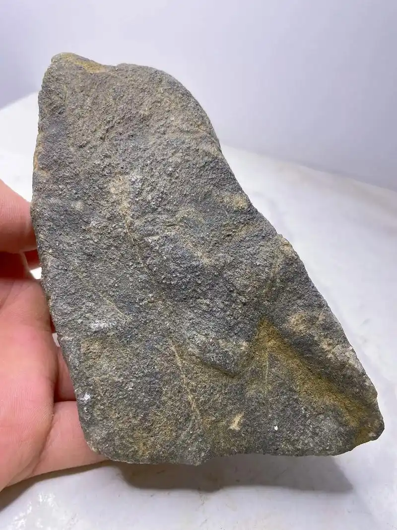 莫西沙翡翠原石外皮特征