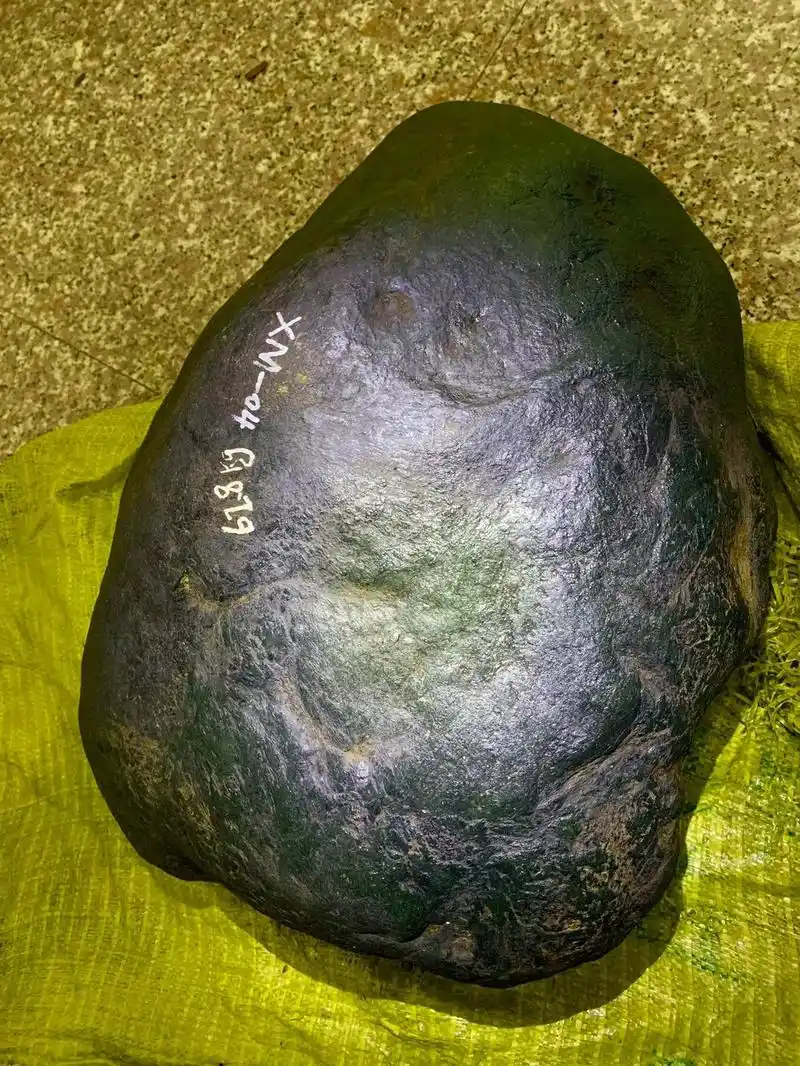 莫湾基翡翠癣加绿必出色吗