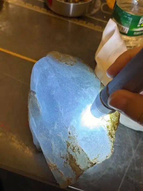 依托雾判断翡翠原石种水完整实操方法