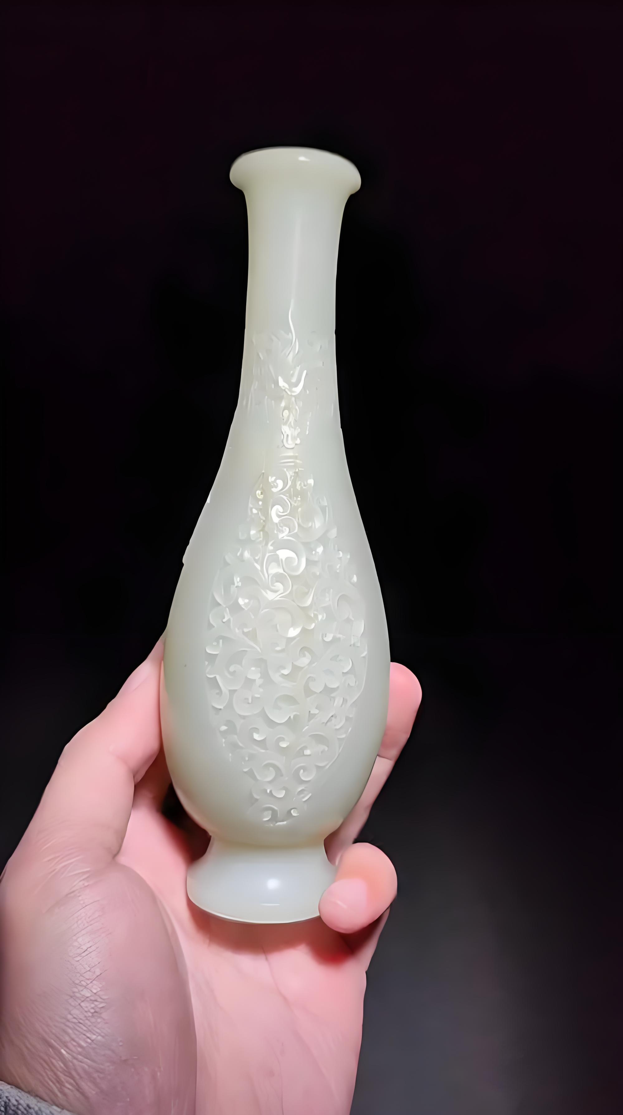 如何区分和田玉羊脂玉瓶和普通玉器？