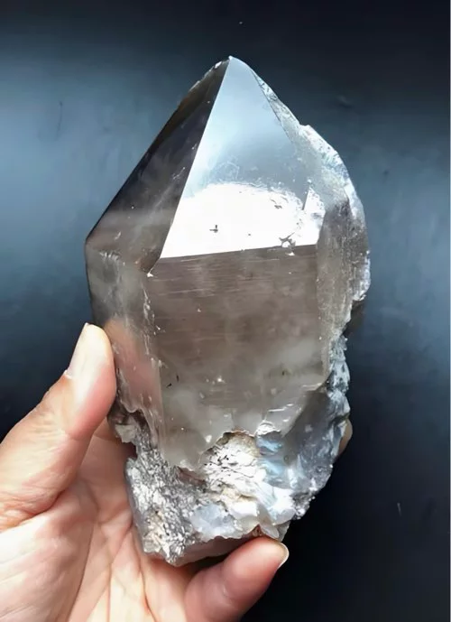 天然水晶 VS 人工水晶（合成水晶）的不同