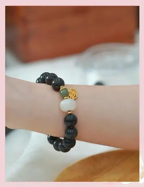 不同颜色的玉石适合什么人佩戴？